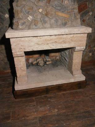 Fireplace in tartar stone and limestone argentoro.